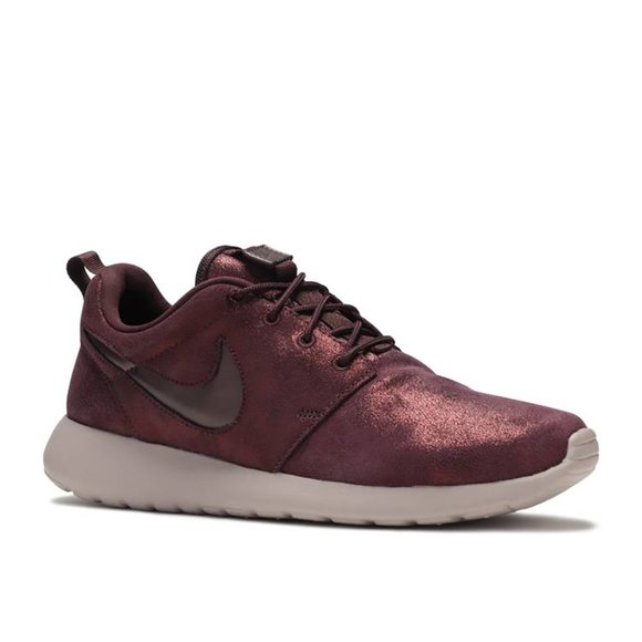 NIKE | Roshe One Premium Sneakers | Metallic Burgundy/Maroon  | Size 9 - Picture 1 of 6